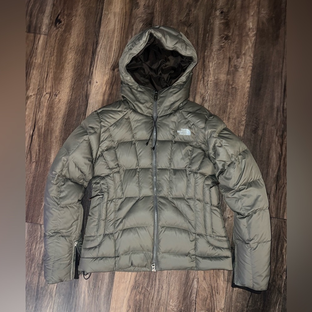 Women’s Size MEDIUM NorthFace 600 Down Filled Puffer Coat.